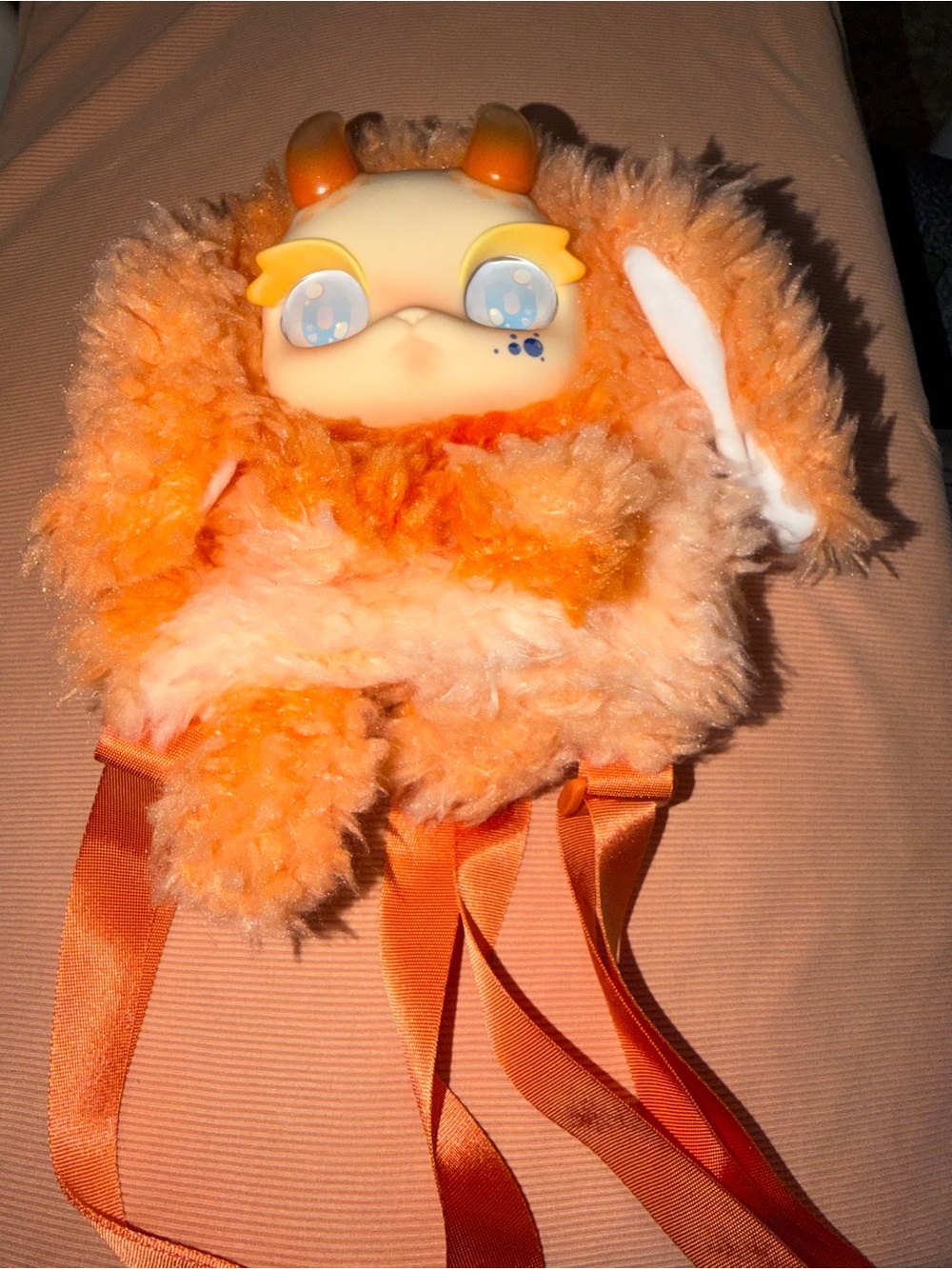Ouli Tutulong Rabbit Dragon plush backpack - Picture 2 of 3